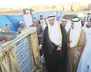 دعادل الفلاح يزيح الستار عن لوحة تذكارية﻿