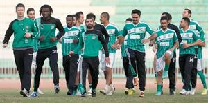 لاعبو العربي في احد التدريبات السابقة الازرق كوم
