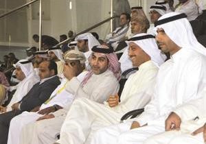 الرئيس الفخري لنادي الكويت مرزوق الغانم ونائب الرئيس خالد الغانم يتابعان احدى المباريات 