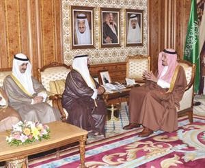 صاحب السمو الملكي الامير سلمان بن عبدالعزيز مستقبلا الشيخ ناصر صباح الاحمد بحضور الشيخ ثامر الجابر