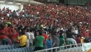 بالفيديو.. لحظات الاعتداء على الجماهير السعودية في مباراة إندونيسيا