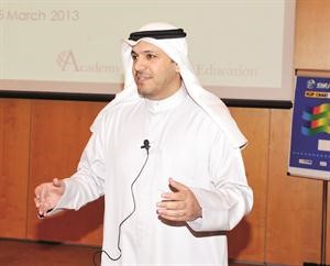 دمحمد الهاشل في كلمته خلال افتتاحه برنامج الحوكمة﻿
