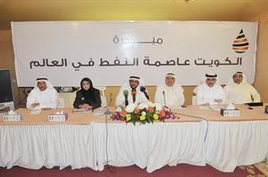 العربيد متوسطا المتطوعين في المبادرة خلال ندوة جمعية الشفافية اسامة ابوعطية
