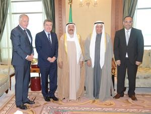 صاحب السمو الامير الشيخ صباح الاحمد لدى استقباله علي الغانم ووفد غرفة التجارة الالمانية
