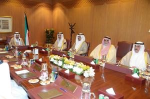 صاحب السمو الامير الشيخ صباح الاحمد مترئسا الجلسة الاستثنائية لمجلس الوزراء بحضور سمو رئيس الوزراء ومبارك الخرينج والشيخ احمد الخالد