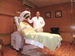 داحمد عبدالعال في وحدة الليزر Scalp TX بمستشفى الراشد﻿