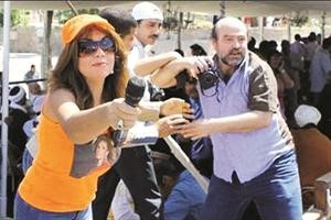 بوسي شلبي وصورة يسرا على التي شيرت