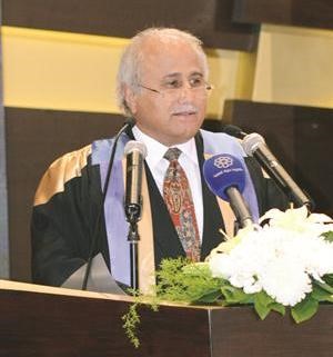 دعبداللطيف البدر يلقي كلمته