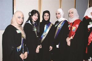جانب من الخريجات