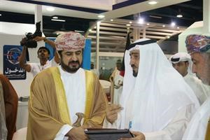 احمد الصبر يطلع وزير الخدمة العماني على برنامج كويت فايندر Kuwait Finder ﻿