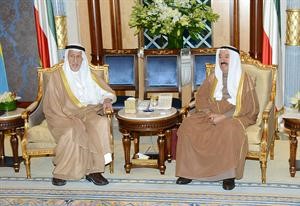 صاحب السمو الامير الشيخ صباح الاحمد خلال استقباله عبدالعزيز العدساني
