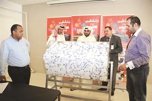 ممثل التجارة اثناء سحب الكوبونات الفائزة سالم الشمري