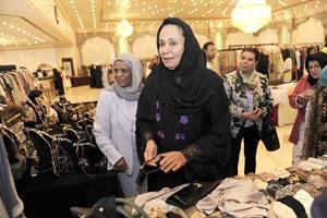 وتستعرض بعض المعروضات 		هاني عبدالله﻿