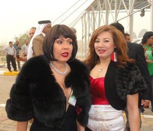 الشرطة العراقية تفتش باروكة لوسي بالكلاب البوليسية