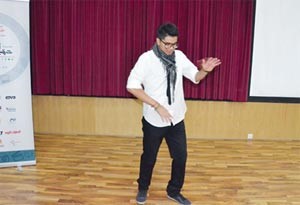 بالفيديو.. رقصة "الهيب هوب" تنقذ إماراتياً من العزلة
