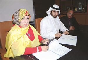 جانب من توقيع الاتفاقية﻿