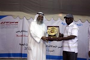 دمحمد الشرهان يكرم مجموعة الملا﻿