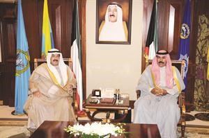 سمو نائب الامير وولي العهد الشيخ نواف الاحمد مستقبلا سمو الشيخ ناصر المحمد﻿