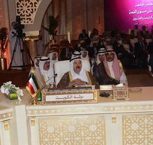 صاحب السمو الامير الشيخ صباح الاحمد مترئسا وفد الكويت في القمة﻿