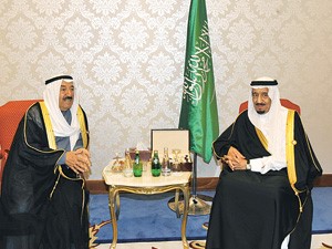 سمو الامير لدى لقائه ولي العهد ونائب رئيس الوزراء السعودي صاحب السمو الملكي الامير سلمان بن عبدالعزيز
