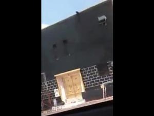 بالفيديو.. سعودي يشيّد منزله على غرار الكعبة.. و«الأمانة» تلزمه بتغييره