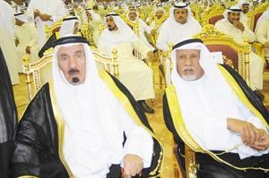 وجهاء في مقدمة الحضور﻿