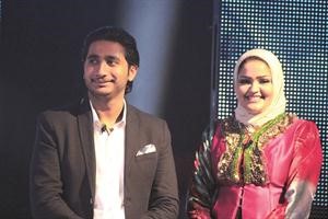 مقدما الحفل حبيبة العبدالله واحمد العوضي 