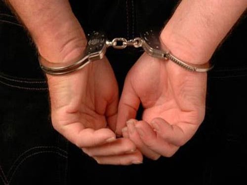 حفلة للمدير توقع موظفة في أيدي الشرطة
