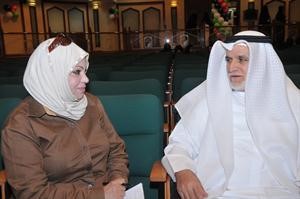 محمد العمر يتحدث للزميلة ليلى الشافعي
