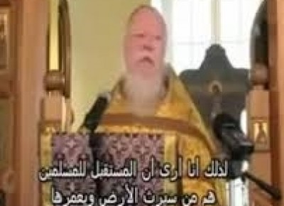 بالفيديو.. روسية مسنة تخبر قسيساً روسياً عن صاحب تاكسي مسلم يوصلها مجاناً والقسيس يرد: المسلمون سيرثون الأرض