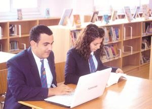 المكتبة المعاصرة في المدرسة الإنجليزية الفحيحيل