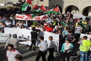 الفلسطينيون يُحيون الذكرى الـ 37 لـ «يوم الأرض»