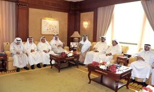 سمو رئيس الوزراء الشيخ جابر المبارك والشيخ سلمان الحمود والشيخ محمد العبدالله خلال اللقاء﻿