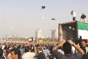 تطيير 5500 حمامة لتسجيل رقم قياسي لشركة الساير في الاعياد الوطنية﻿