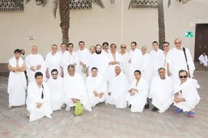 لقطة لمجموعة من اعضاء الرحلة بعد مغادرة المدينة المنورة متجهين الى مكة المكرمة