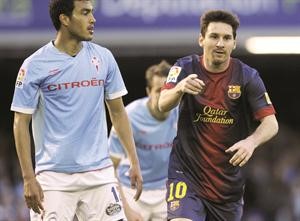 نجم برشلونة ليونيل ميسي يحتفل بهدفه في مرمى سلتا فيغو