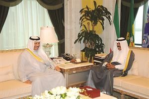 سمو ولي العهد الشيخ نواف الاحمد مستقبلا سمو رئيس الوزراء الشيخ جابر المبارك﻿