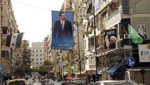 صورة لرئيس الحكومة السابق سعد الحريري رفعت في الطريق الجديدة قبيل الاستشارات النيابية المرتقبة لاختيار رئيس حكومة جديد 						محمود الطويل ﻿