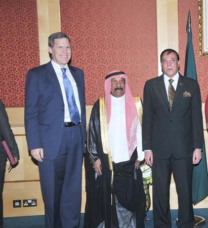 السفير الاميركي مهنئا