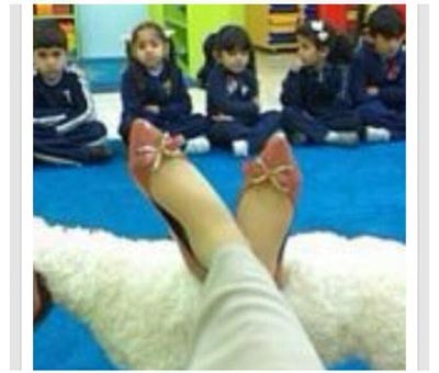 الكندري نافياً صحة صورة «المعلمة التي تضع رجليها بوجه الأطفال»: هناك من يسعى لتشويه صورة المعلمين