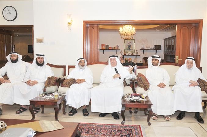دخالد المذكور ودعجيل النشمي وعدد من الحضور 