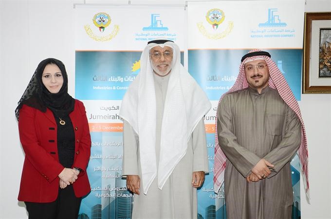 دسعود الفرحان وطواري المنفي وداليا وفائي اثناء توقيع الاتفاقية