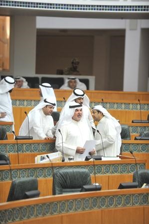صالح عاشور متحدثا اثناء الجلسة﻿