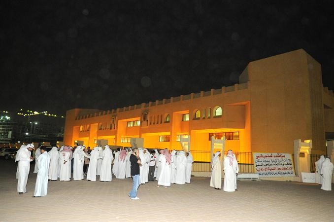 جانب من الاعتصام امام مبنى السكنية	قاسم باشا﻿