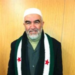 الشيخ رائد صلاح يضع علم الثورة السورية