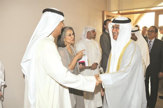 حديث بين السفير الاماراتي علي بن شكر والشيخة حصة الصباح وم علي اليوحة