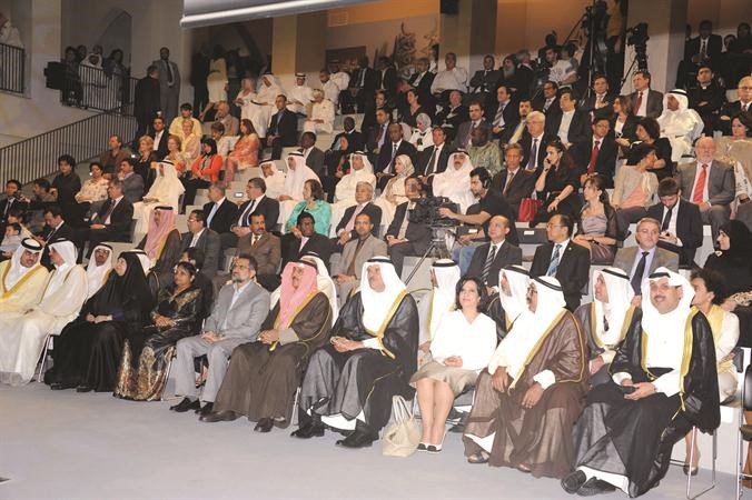 حضور كبير يتقدمهم الشيخ ناصر صباح الاحمد والشيخ سلمان الحمود ود ابراهيم الدعيج