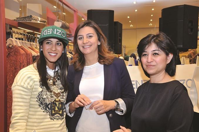هاندي غادر وتيري فرنجية واحدى الحاضرات

