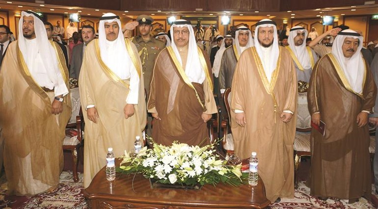 سمو رئيس الوزراء الشيخ جابر المبارك ومشريدة المعوشرجي وفيصل الحجي ودعبدالله المعتوق والشيخ دسالم الجابر خلال الحفل
