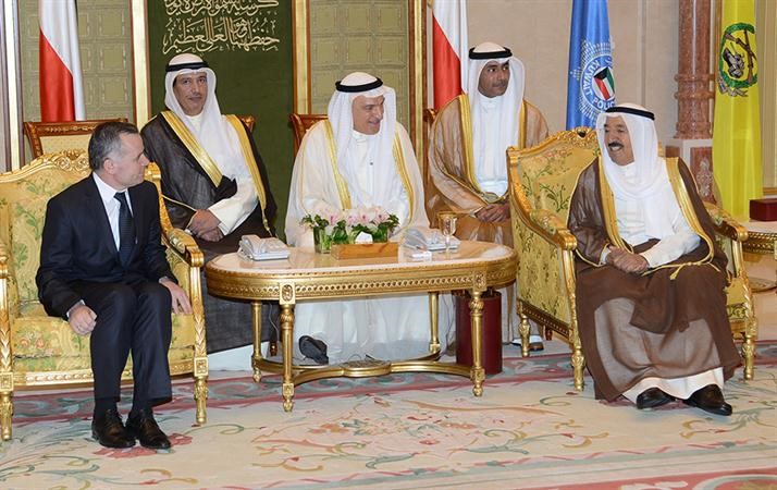 صاحب السمو الامير الشيخ صباح الاحمد خلال اعتماد اوراق السفير الالباني ثيودورس ثيودورو
